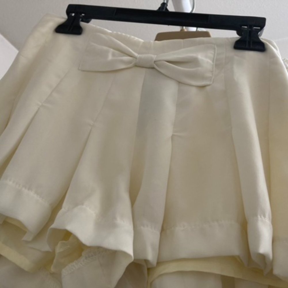 Cute Cream Shorts w/Bow